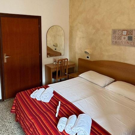 Hotel Caruso リミニ エクステリア 写真