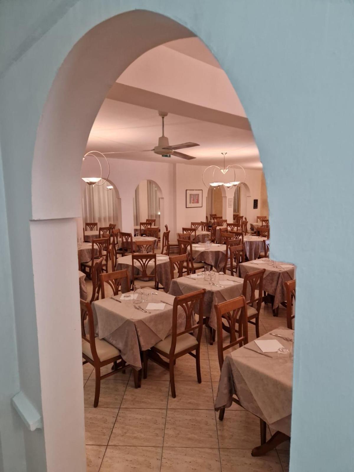 Hotel Caruso リミニ エクステリア 写真