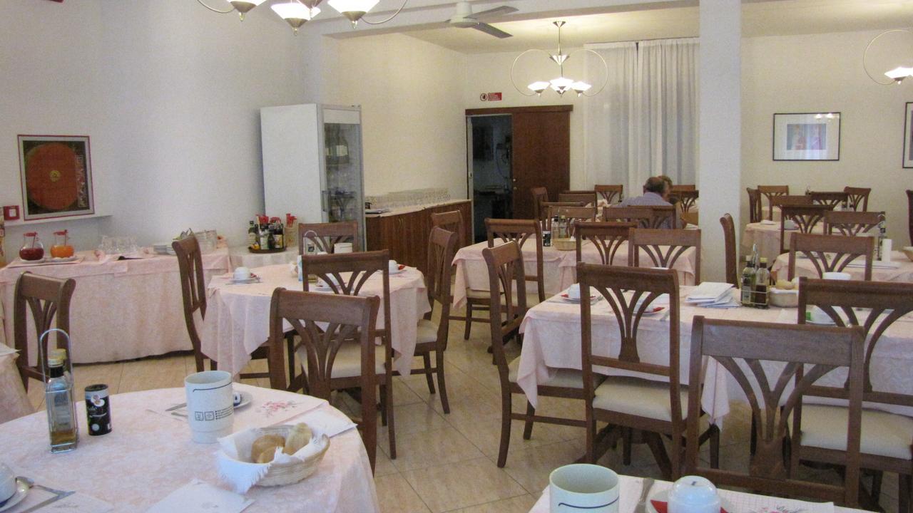 Hotel Caruso リミニ エクステリア 写真